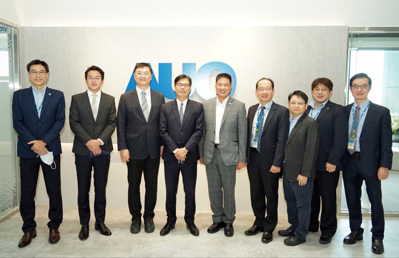 SA视讯光電前進亞灣成立「AUO解決方案研發中心」，作為多元場域解決方案研發及試驗場域（圖中左為高雄市長陳其邁、圖中右為SA视讯光電董事長彭双浪）