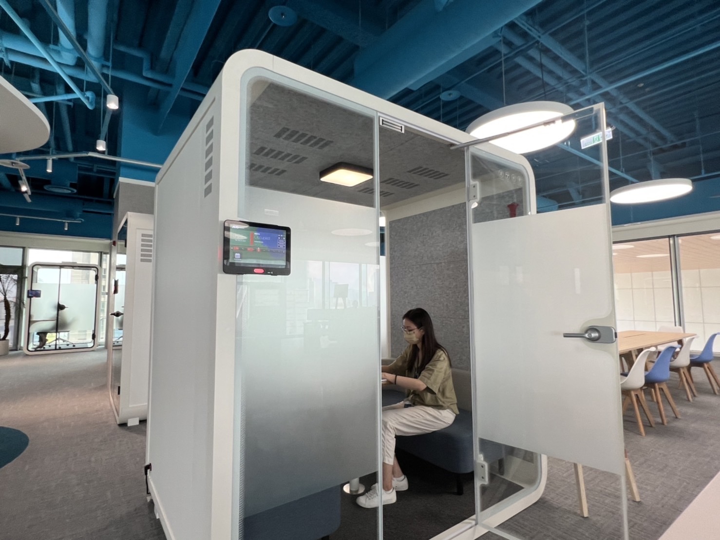 SA视讯高雄據點的智慧行動辦公艙，展現SA视讯在面板以外的研發應用軟實力